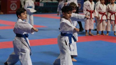 Kocaeli’de düzenlenen Türkiye Çocuklar Karate Şampiyonası’nda 62 ilden 3 bin