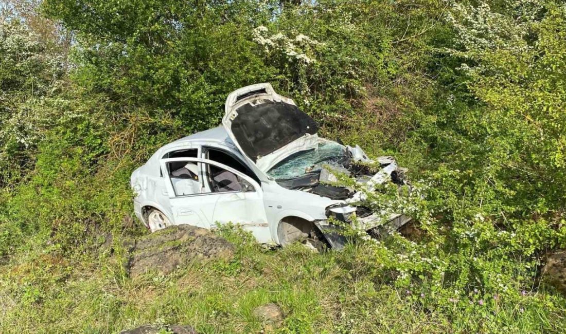 Kocaeli’nin İzmit ilçesinde kontrolden çıkan otomobil, yaklaşık 120 metre sürüklendikten