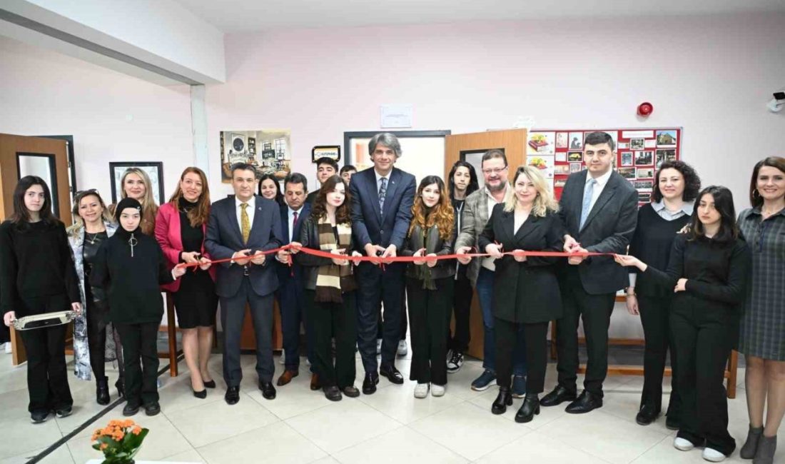 Kartepe’de bulunan Kocaeli Güzel Sanatlar Lisesi, şair ve yazar Enver