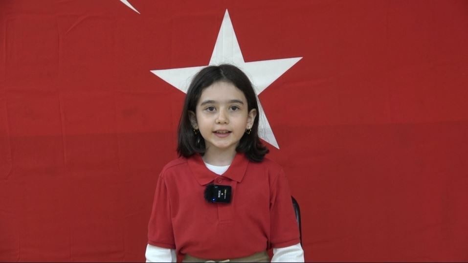 Minik öğrenciler anne ve babalarının Polis Haftası’nı kutladı Bolu’da 10 Nisan Polis Haftası kutlamaları kapsamında, Canip Baysal İlkokulu