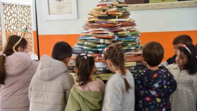 Bilecik Şeyh Edebali Üniversitesi (BŞEÜ) bağlı anaokulu öğrencileri, Prof. Dr.