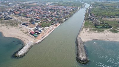 Sakarya Büyükşehir Belediyesi’nin Karasu Yeni Mahalle’de başlattığı sahil düzenleme projesinin