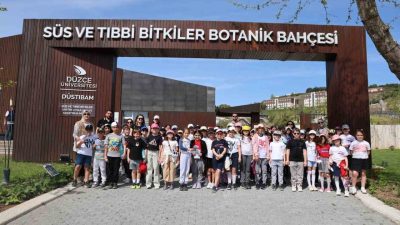 Düzce Bahçeşehir Koleji 3. sınıf öğrencileri, öğretmenleri eşliğinde Düzce Üniversitesi