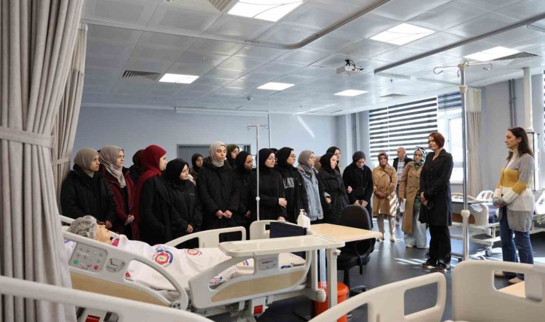 Öğrencilerin gelecek planlarında yol gösterici oldu Düzce Kız Anadolu İmam Hatip Lisesi 11. sınıf öğrencileri, Düzce