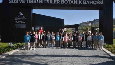 Namık Kemal İlkokulu öğrencileri, Düzce Üniversitesi Süs ve Tıbbi Bitkiler