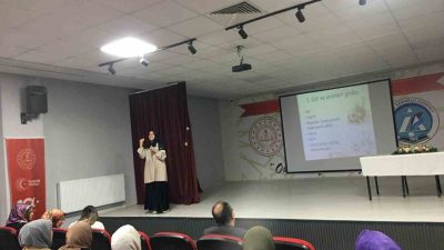 DÜZCE(İHA) – Düzce Sağlık Müdürlüğüne bağlı ekipler Azmimilli İlkokulunda öğretmen