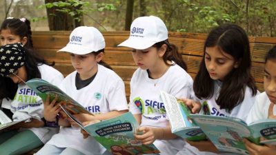Kocaeli’de “Uluslararası Sıfır Atık Haftası” kapsamında öğrencilere yönelik Ormanya’da kitap
