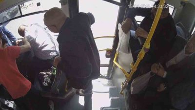 Sakarya Büyükşehir Belediyesi’ne bağlı otobüs şoförü, sefer sırasında otobüste epilepsi