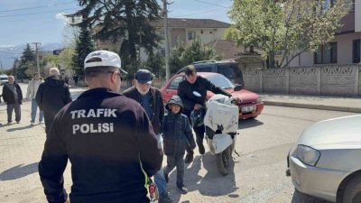 Düzce’de motosiklet ile otomobilin çarpışmasıyla meydana gelen kazada, motosiklet sürücüsünün