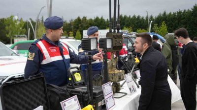 Kocaeli’de düzenlenen Marmara Kariyer Fuarı’na (MARMARAKAF) çok sayıda vatandaş katıldı.