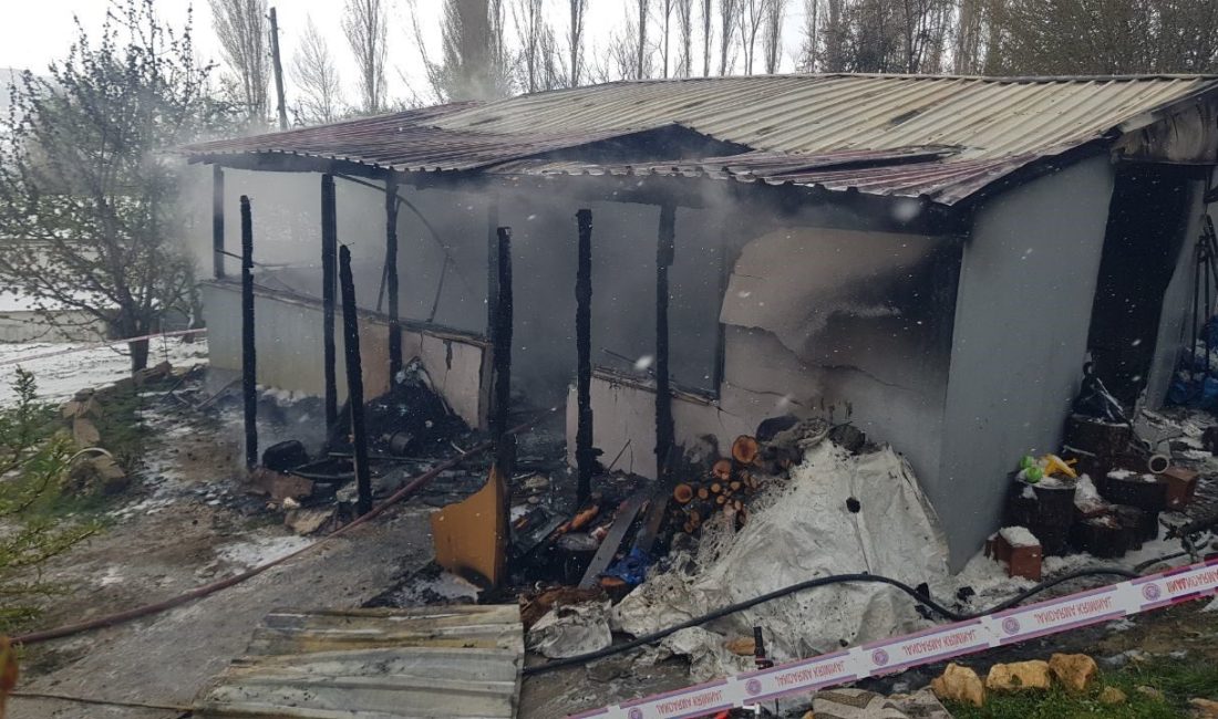 Sakarya’da yangın faciası: 2 çocuk hayatını kaybetti SAKARYA (İHA) – Sakarya’nın Taraklı ilçesinde tavuk çiftliği içerisinde bulunan