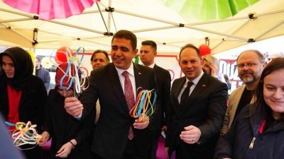 DÜZCE(İHA) – Düzce’de geleneksel hale gelen kutlamaların adresi Millet Bahçesi