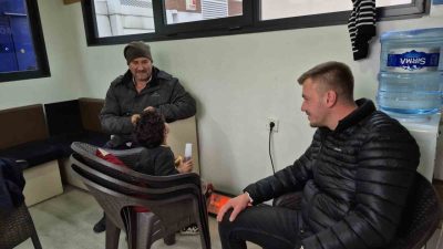 DÜZCE (İHA) – Düzce’de yolda buldukları çocuğu durağa getiren taksiciler,