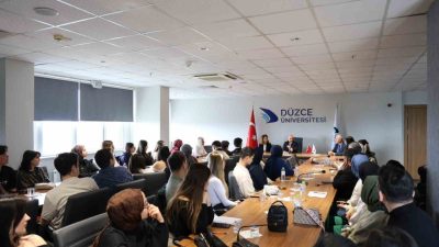 DÜZCE(İHA) – Düzce Üniversitesi’nde (DÜ) düzenlenen iklim değişikliği söyleşisinde konuşan