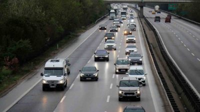 Ramazan Bayramı tatilinden dönüş yapan vatandaşlar, Anadolu Otoyolu Sakarya geçişinde