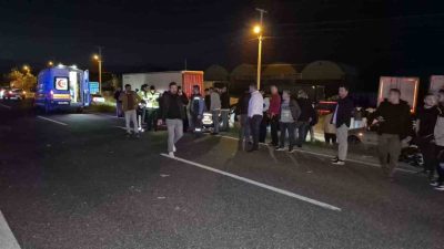 Düzce D100 Karayolu’nda tekerlekli sandalyesi ile karşıdan karşıya geçerken otomobilin