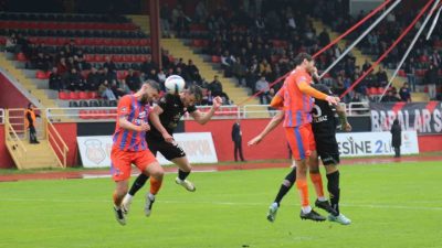 TFF 2. Lig Beyaz Grup 33. hafta karşılaşmasında GMG Kastamonuspor,