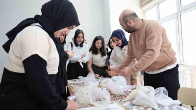 DÜZCE(İHA) – Karamürsel Aliya İzzetbegoviç Akademi Lisesi öğrencileri, öğretmenleri Kübra
