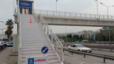 Kocaeli genelindeki üst geçitlerde bakım ve onarım çalışmaları gerçekleştiriliyor. Paslanma,