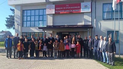 Pazaryeri ilçesine yeni kazandırılan Halk Kütüphanesi’nde incelemelerde bulunan Bilecik Valisi