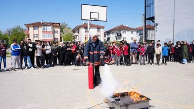 Düzce’de yangın güvenliği bilincini artırmak adına seferberlik başlatan Düzce Belediyesi