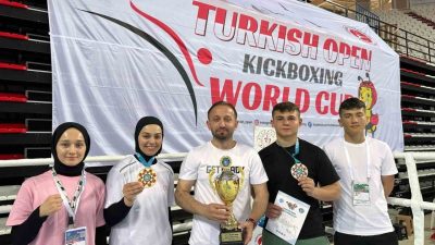 Uluslararası Kick Boks Dünya Kupası’nda Düzceli sporcular 3 madalya kazandı.