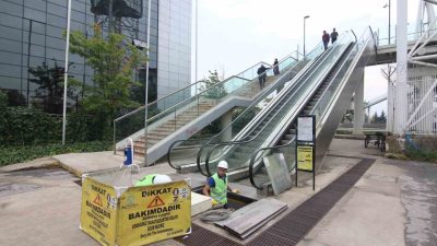 Kocaeli’de belediye ekipleri, bir hafta boyunca şehrin çeşitli noktalarındaki yürüyen