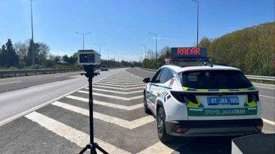 DÜZCE(İHA) – Düzce’de trafik ekipleri kural tanımayan sürücülere izin vermiyor.