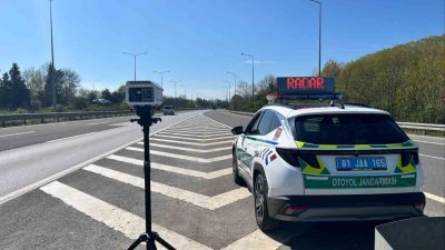 DÜZCE(İHA) – Düzce’de trafik denetimi yapan polis ve jandarma ekipleri