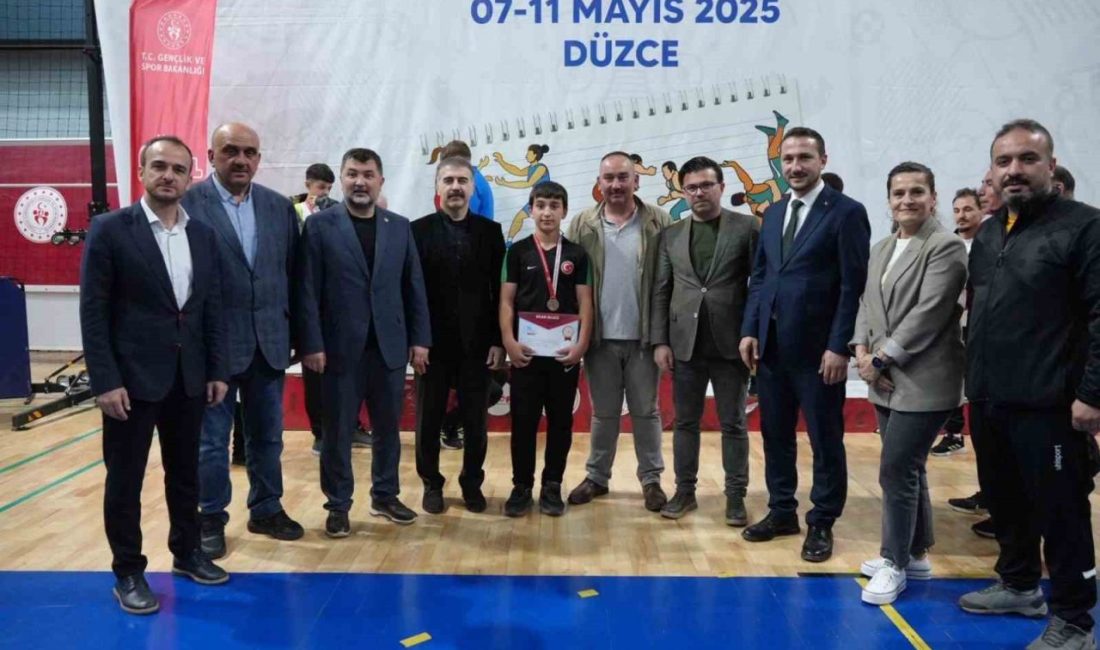 DÜZCE(İHA) – Düzce’nin ev sahipliğinde gerçekleştirilen 41 ilden 700 sporcunun