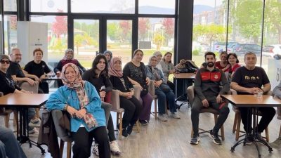 Körfez Belediyesi’nin 60+ Aktif Yaşlanma Kulübü, yaşlı bireylerin hem fiziksel