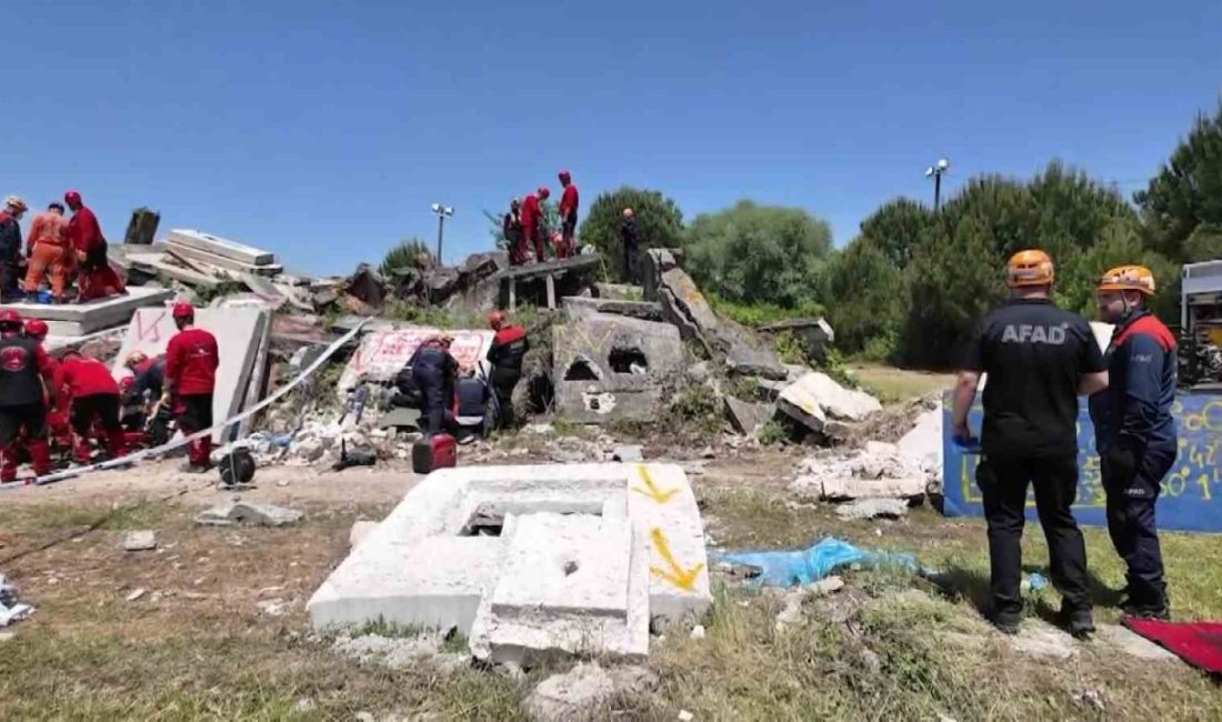 Kocaeli’de 7.2 şiddetindeki deprem senaryolu tatbikat gerçeği aratmadı. 13 ilden