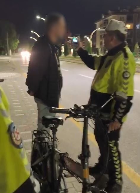 Bolu’da gece saatlerinde alkollü olarak elektrikli bisiklet kullanan sürücüye 18
