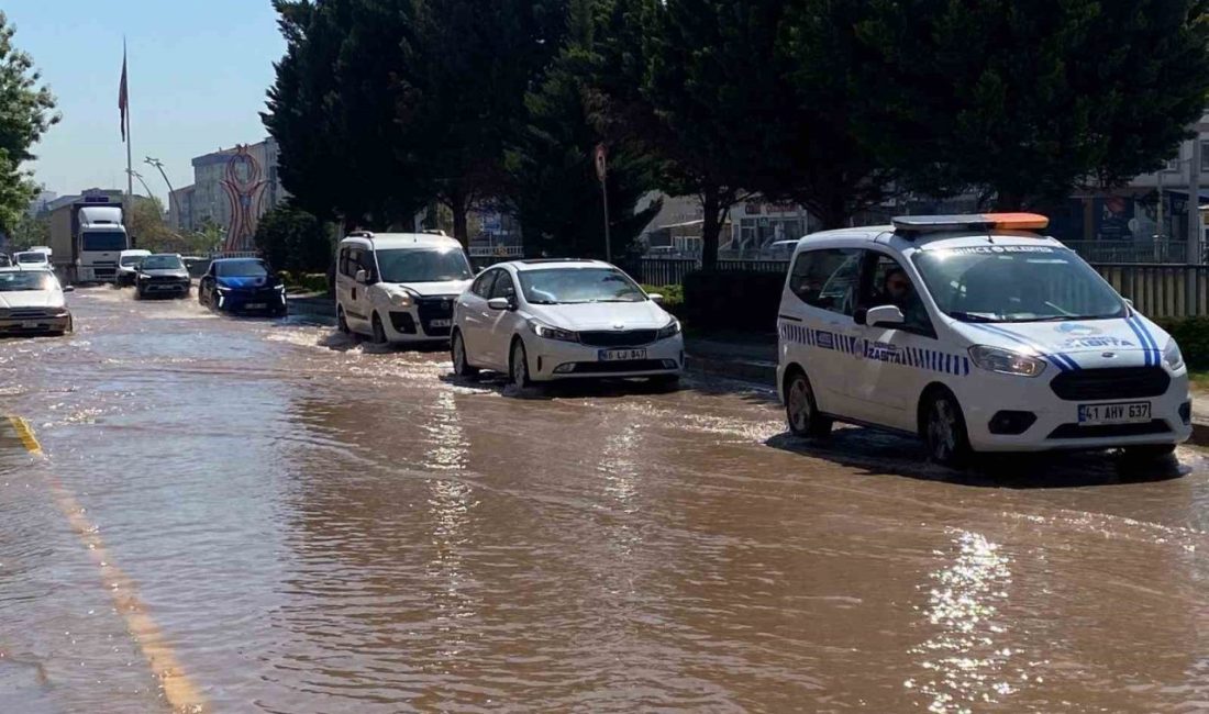 Altyapı çalışması sırasında ana su hattı patladı, ilçe sular altında kaldı Kocaeli’nin Derince ilçesinde devam eden altyapı çalışmaları sırasında ana su