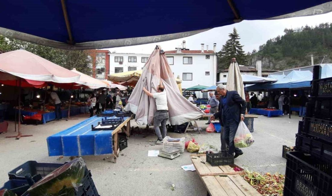 Aniden bastıran fırtına hayatı olumsuz etkiledi Bolu’nun Mudurnu ilçesinde kuvvetli rüzgar ve fırtına etkili olurken, kurulan