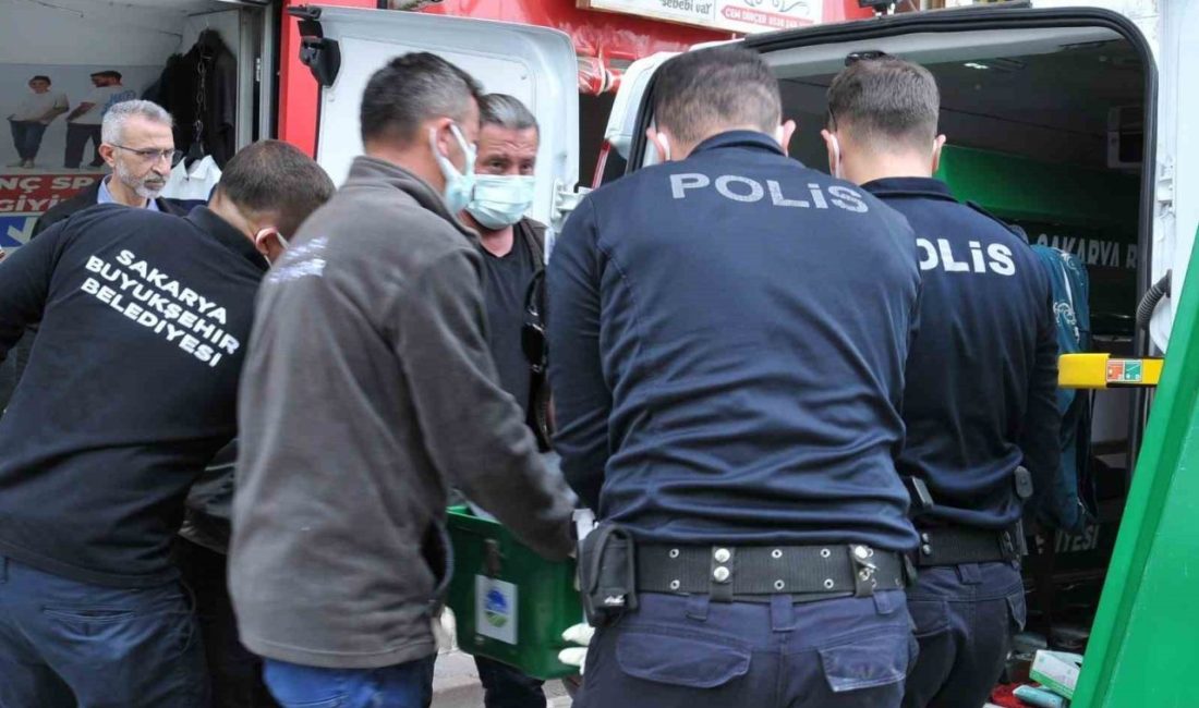 Apartmandan gelen kötü koku cesedi ortaya çıkardı Sakarya’nın Geyve ilçesinde apartmanda gelen kötü koku, günler önce hayatını