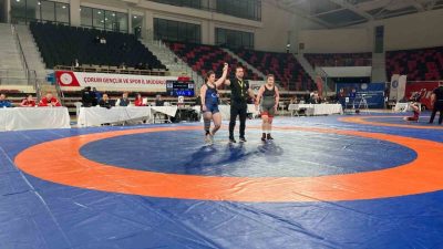 Bozüyük Belediyesi Eğitim ve Spor Kulübü’nün başarılı güreş sporcuları katıldıkları