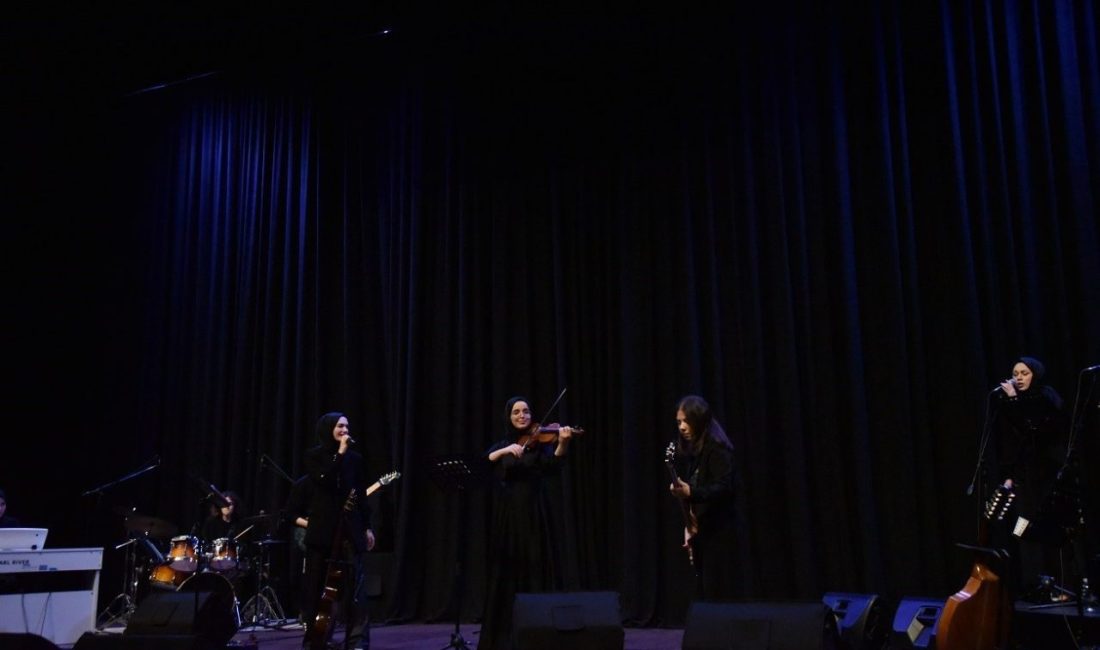 Başiskele’de kadınlara özel konser Başiskele Belediyesi’nin Anneler Günü’ne özel düzenlediği konserde, kadınlar müziğin ve
