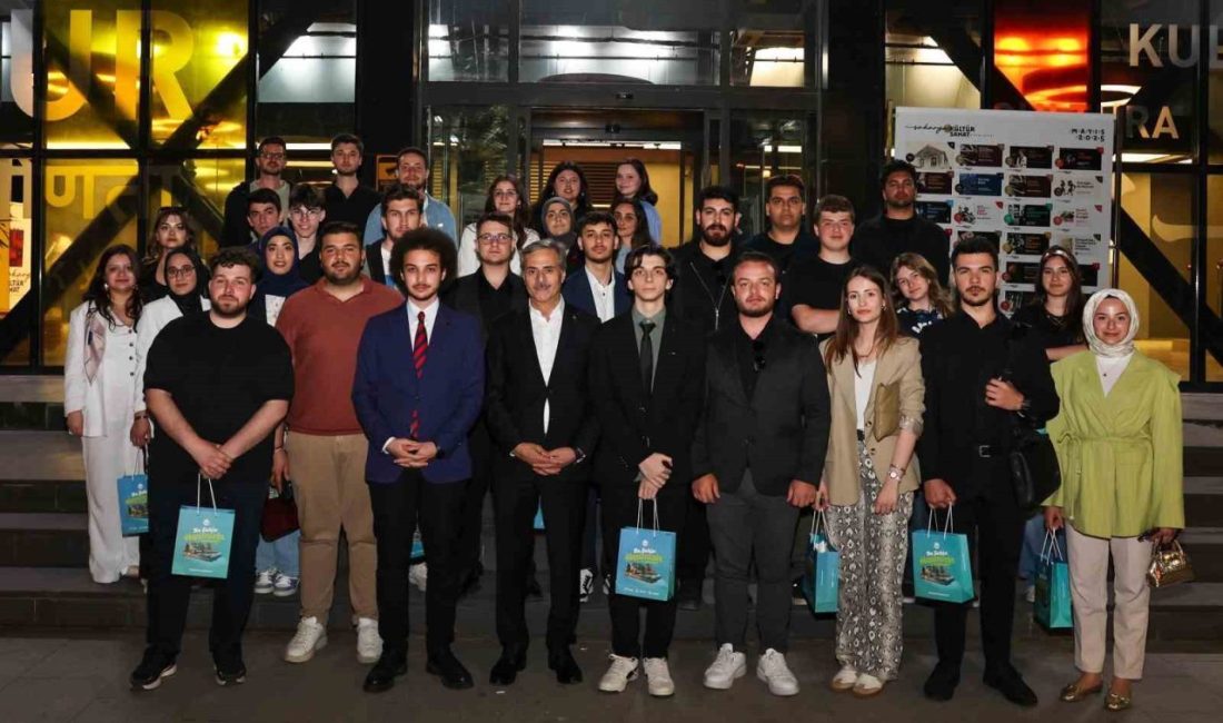 Başkan Alemdar, Ofis Sanat Merkezi’nde üniversiteli gençler ile buluştu Üniversiteli gençlerle Ofis Sanat Merkezi’nde bir araya gelerek siyaset, gündelik