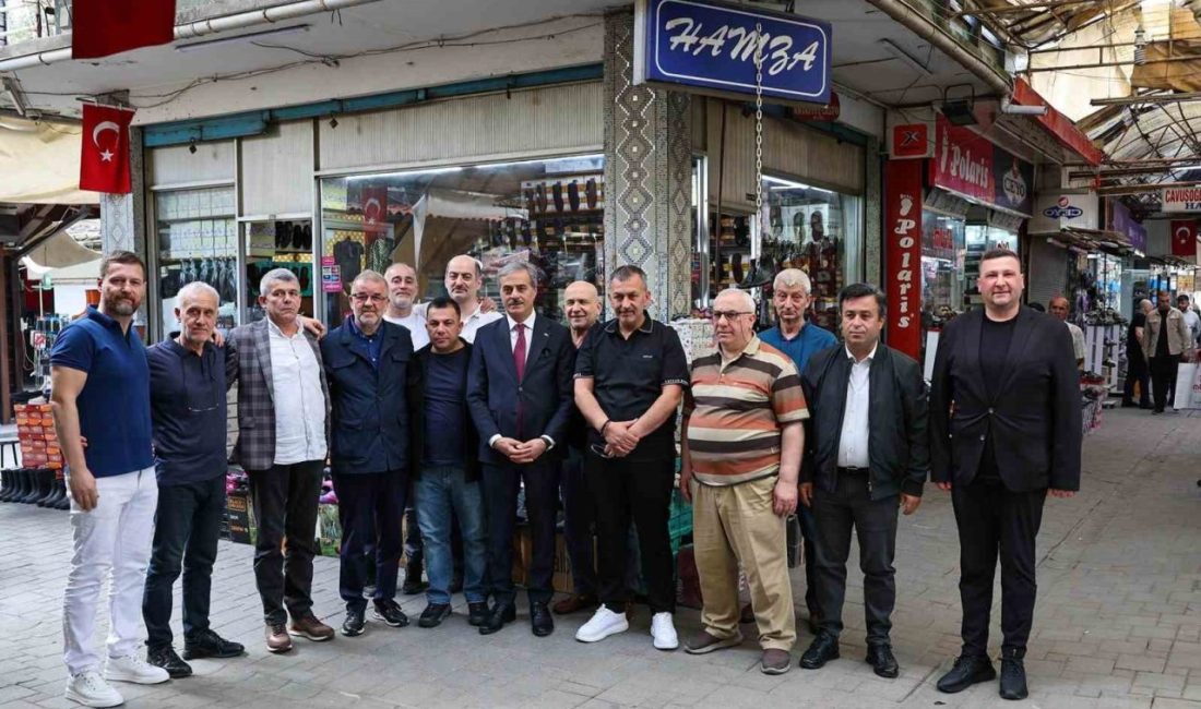 Başkan Alemdar: “Tarihi çarşının kalan kısımları da restore edilecek” Tarihi Uzunçarşı’da kunduracı esnafıyla buluşan Sakarya Büyükşehir Belediye Başkanı Yusuf