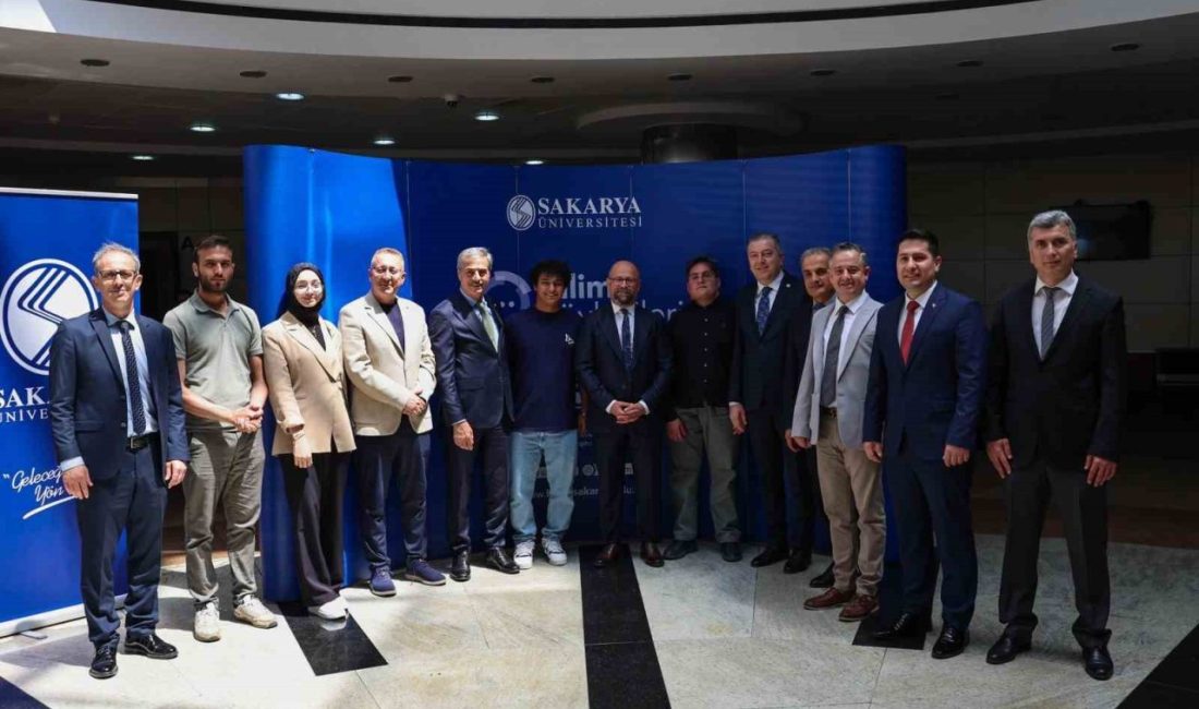Başkan Alemdar’dan gençlerle saha mesaisi Sakarya Büyükşehir Belediye Başkanı Yusuf Alemdar, seçim döneminde verdiği sözü