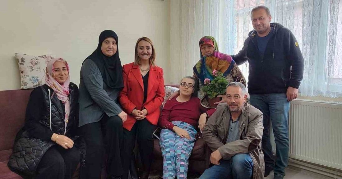 Başkan Tekin ilçedeki kadınlarla bir araya geldi Pazaryeri Belediye Başkanı Zekiye Tekin haftanın ilk iş gününde ilçedeki
