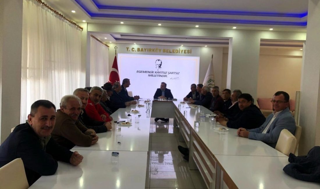 Bayırköy Belediyesi sosyal projeler için toplandı Bayırköy Belediye Başkanı Aykut Dilsiz, Sarmaşık Mahallesi sakinleri ile bir
