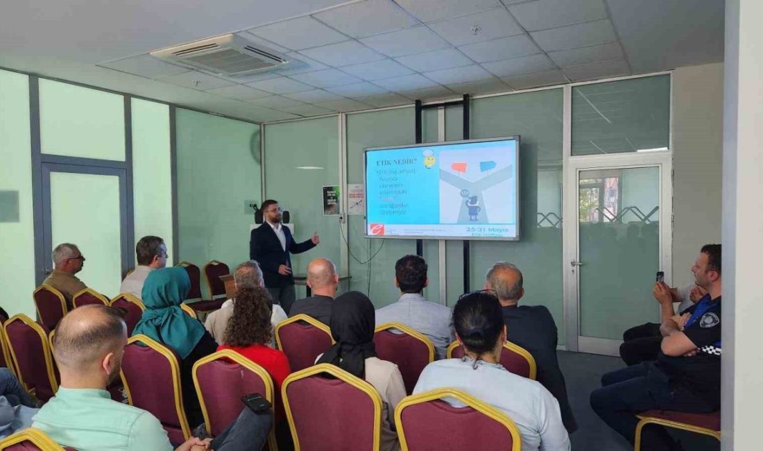 Belediye personeline kamuda etik eğitimi Başiskele Belediyesi, kamu hizmetlerinde etik farkındalığı artırmak amacıyla personeline eğitim