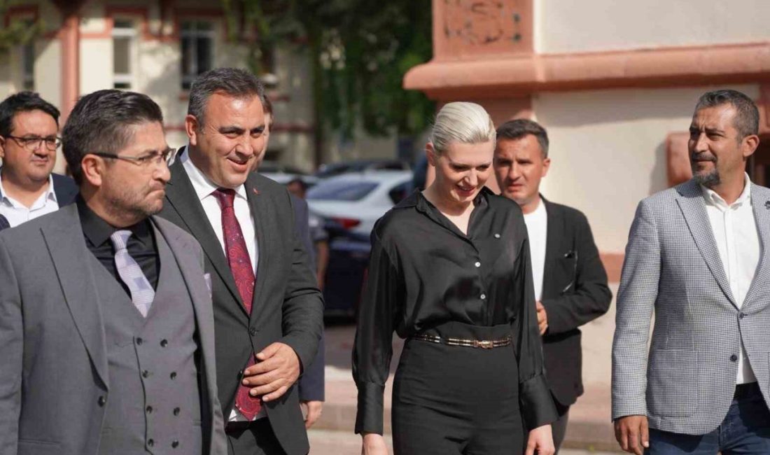 Bilecik Belediyesine 160 bin metrelik damla sulama sistemi hibe edildi Bilecik Belediye Başkanı Melek Mızrak Subaşı, ’Kardeş Şehir’ oldukları Bursa’dan