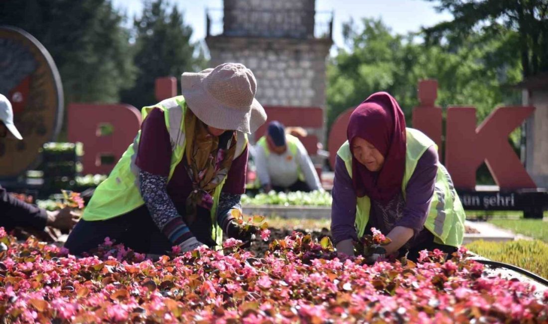 Bilecik’i süsleyen kadın çalışanlar Bilecik Belediyesi Park ve Bahçeler Müdürlüğü çalışanı kadınlar, birçok noktada