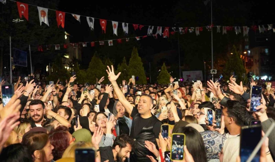 Bilecik Belediye Başkanı Melek Mızrak Subaşı, dün akşam gerçekleşen konserde
