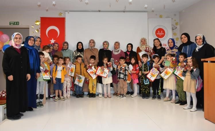 Bilecik’te “Aile İçi Eğitimde Annenin Rolü” konulu seminer düzenlendi 2025 yılının “Aile Yılı” ilan edilmesi ve Anneler Günü münasebetiyle,