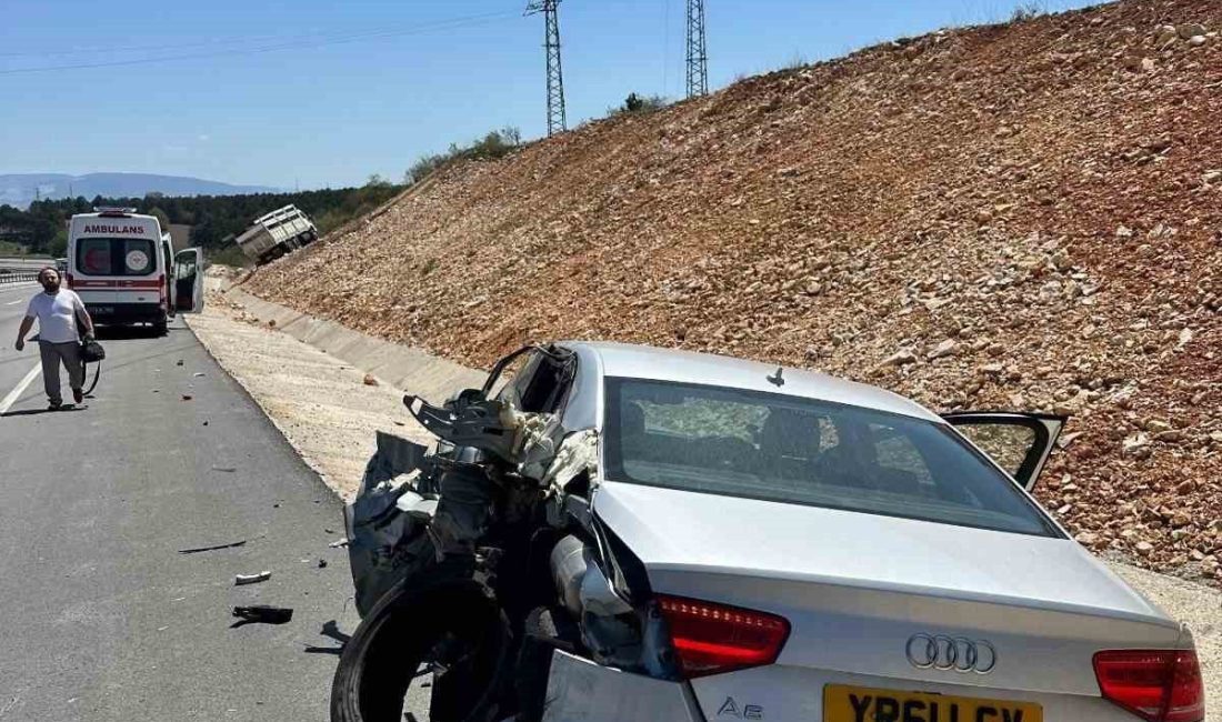 Bilecik’te kamyon park halindeki otomobile çarptı, 1 yaralı Bilecik’te bir kamyonun emniyet şeridinde park halindeki otomobile çarpması sonucu