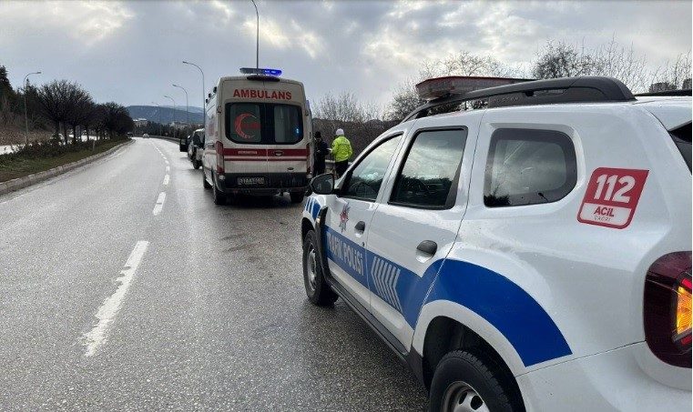 Bilecik’te motosiklet sürücüsü yaralandı Bilecik’te kontrolden çıkarak devrilen motosiklet sürücüsü yaralandı. Alınan bilgilere göre;